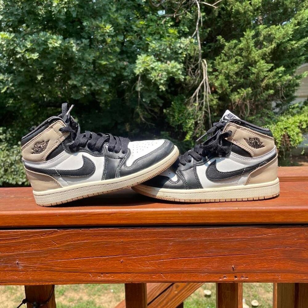 Jordan Youth 1.5 Retro High OG Latte Black and White Trainers